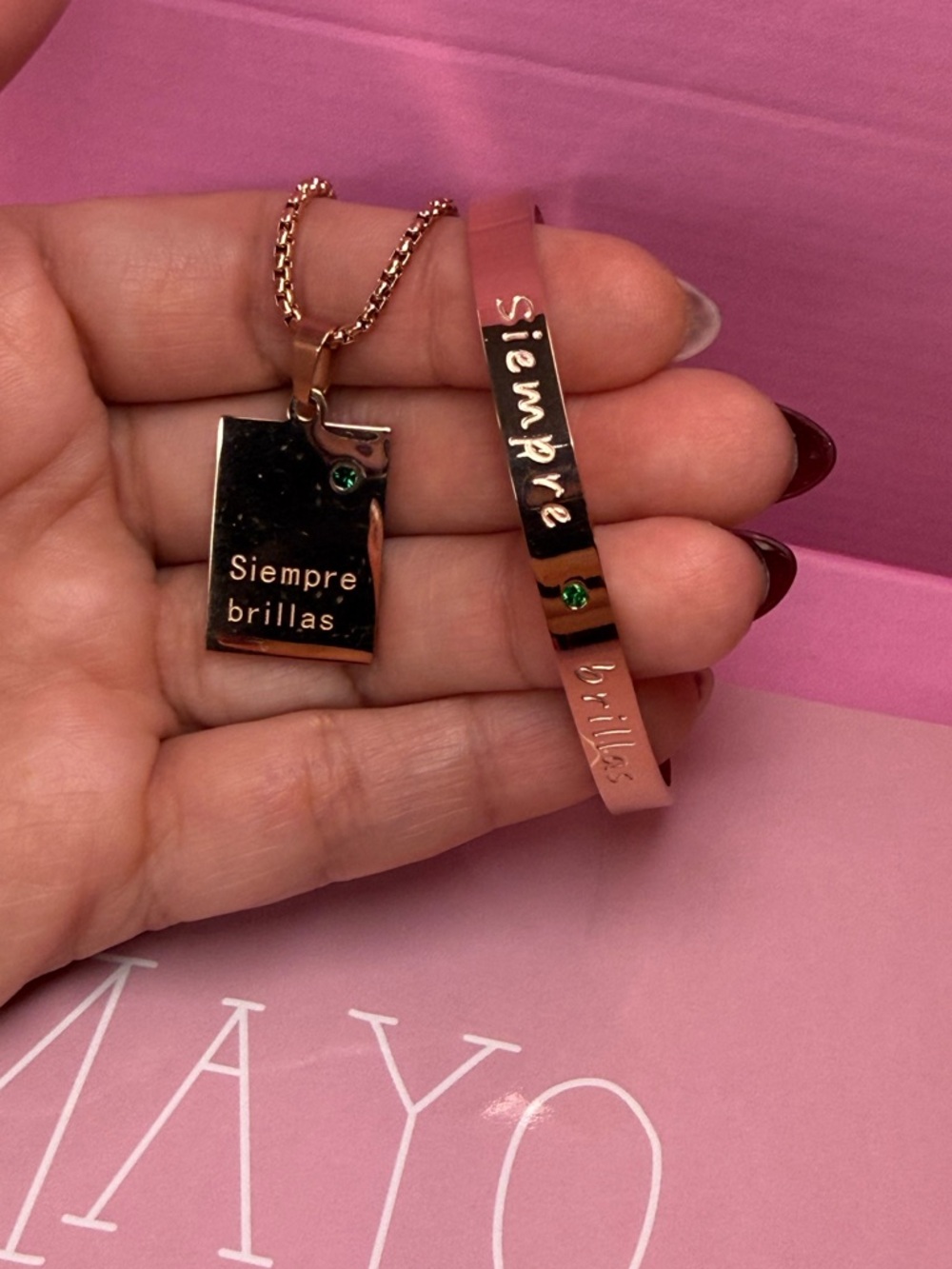 Stainless Steel Rose Gold 'Siempre brillas' Bangel & Necklace Set